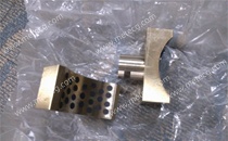 Self-lubricating bearing for injection mould